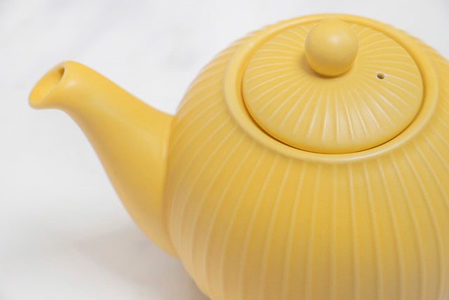 Teapot 4-cup Yellow, Textured